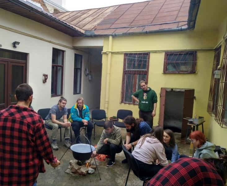 Tanévzáró bográcsozás a Weber udvarán bogracsozas-1